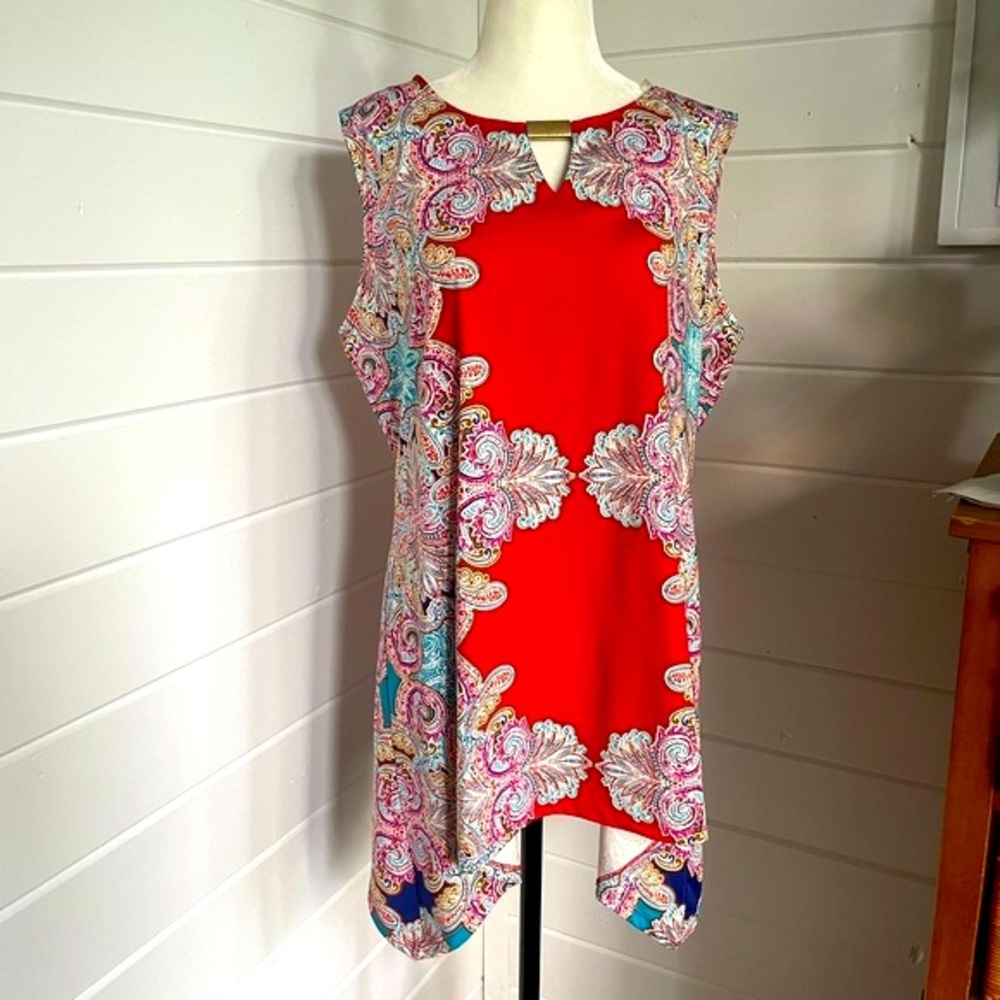 CLEO Size XL Ladies Sleeveless Coral top w/ intricate designs & gold bar detail
